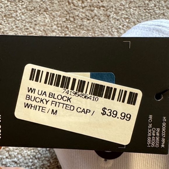 NWT Under Armour White Wisconsin Badgers Logo Hat - Picture 5 of 5